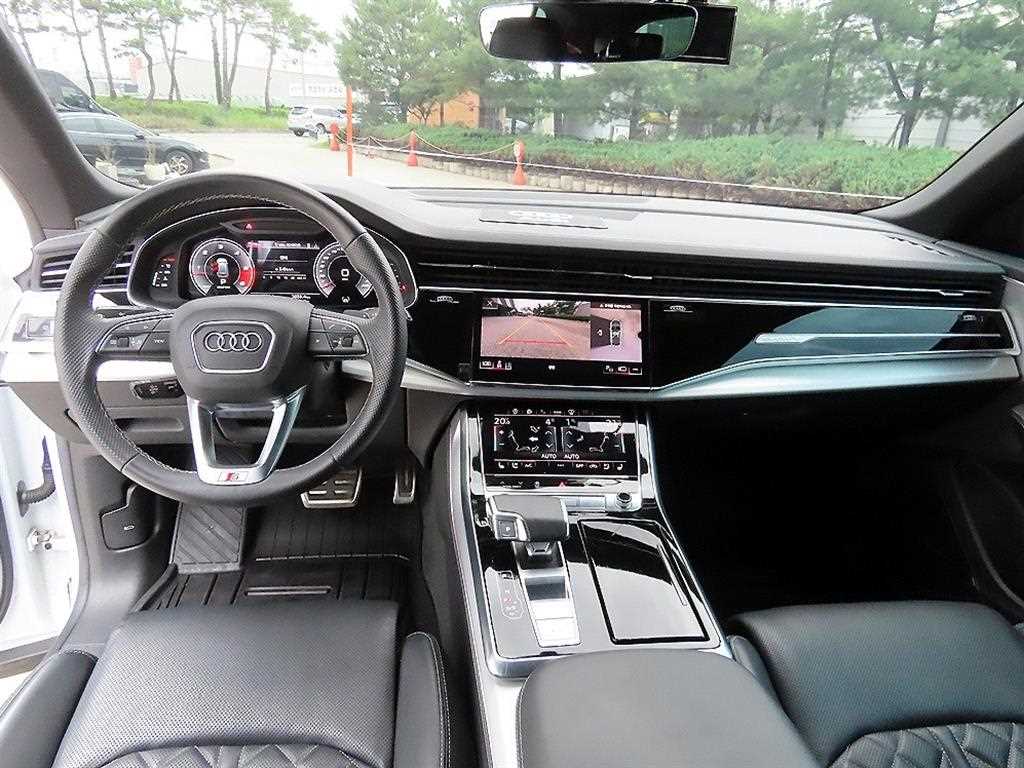 Audi Q8 - Vista 7