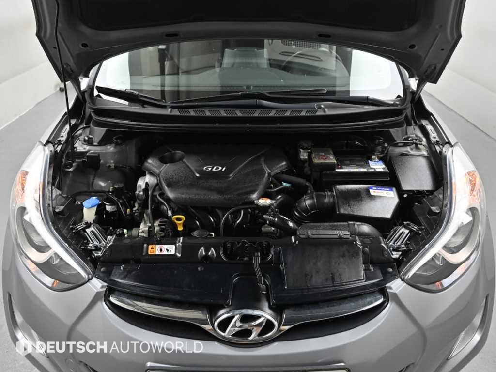 HYUNDAI Avante - Vista 6