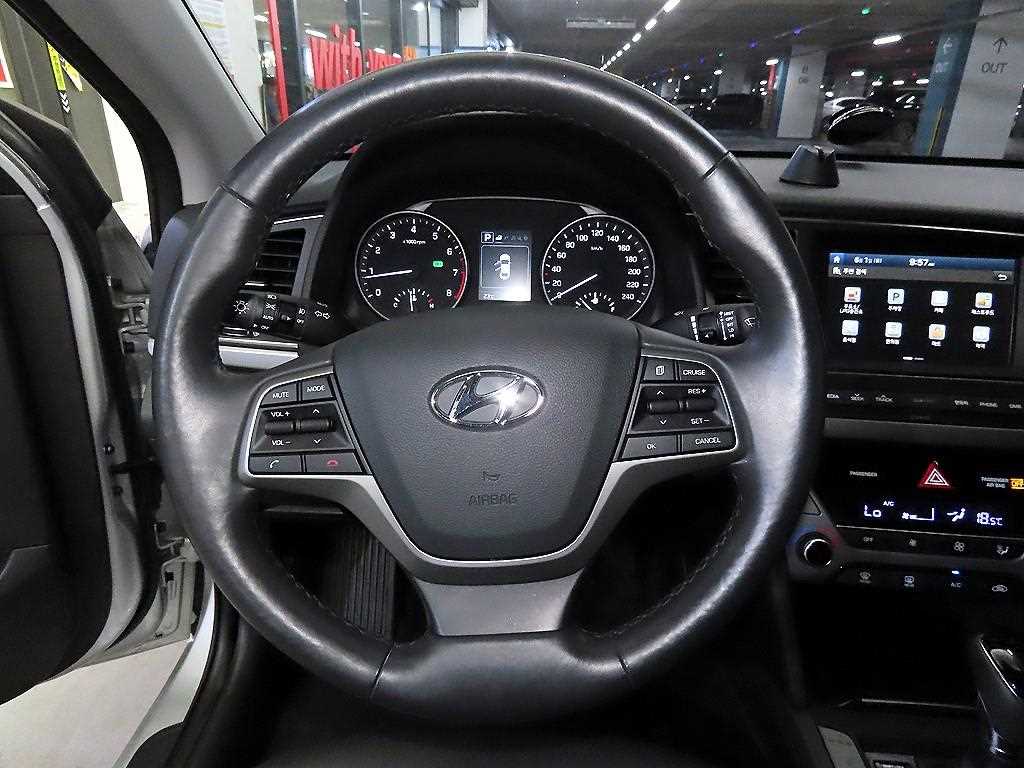 HYUNDAI Avante - Vista 8