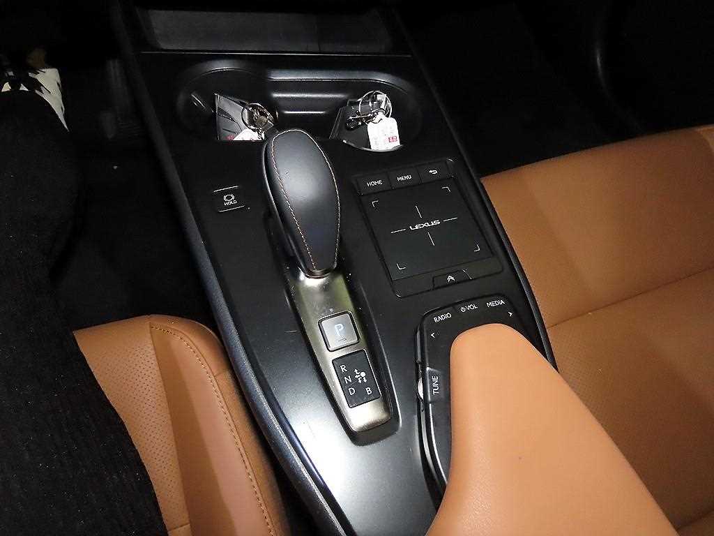 Lexus UX - Vista 12