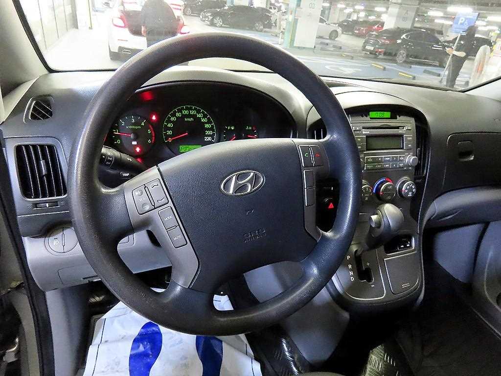 HYUNDAI Starex - Vista 8