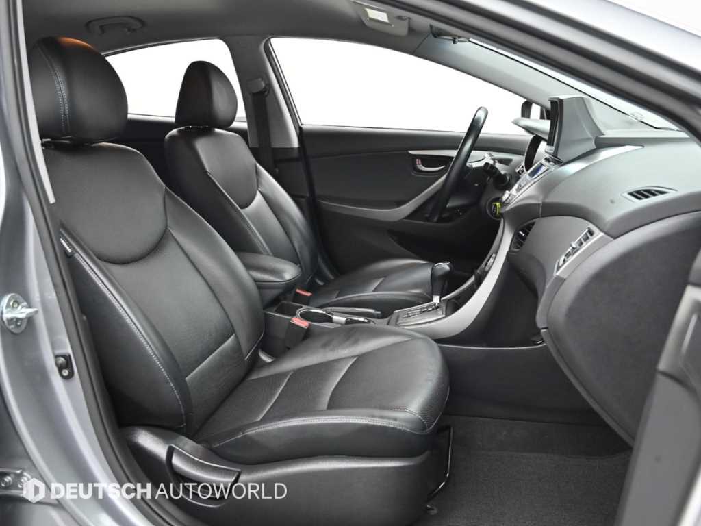 HYUNDAI Avante - Vista 10