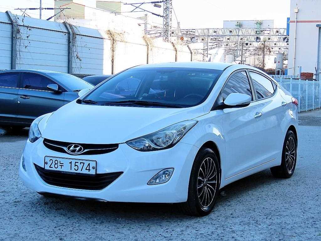 HYUNDAI Avante - Vista 2