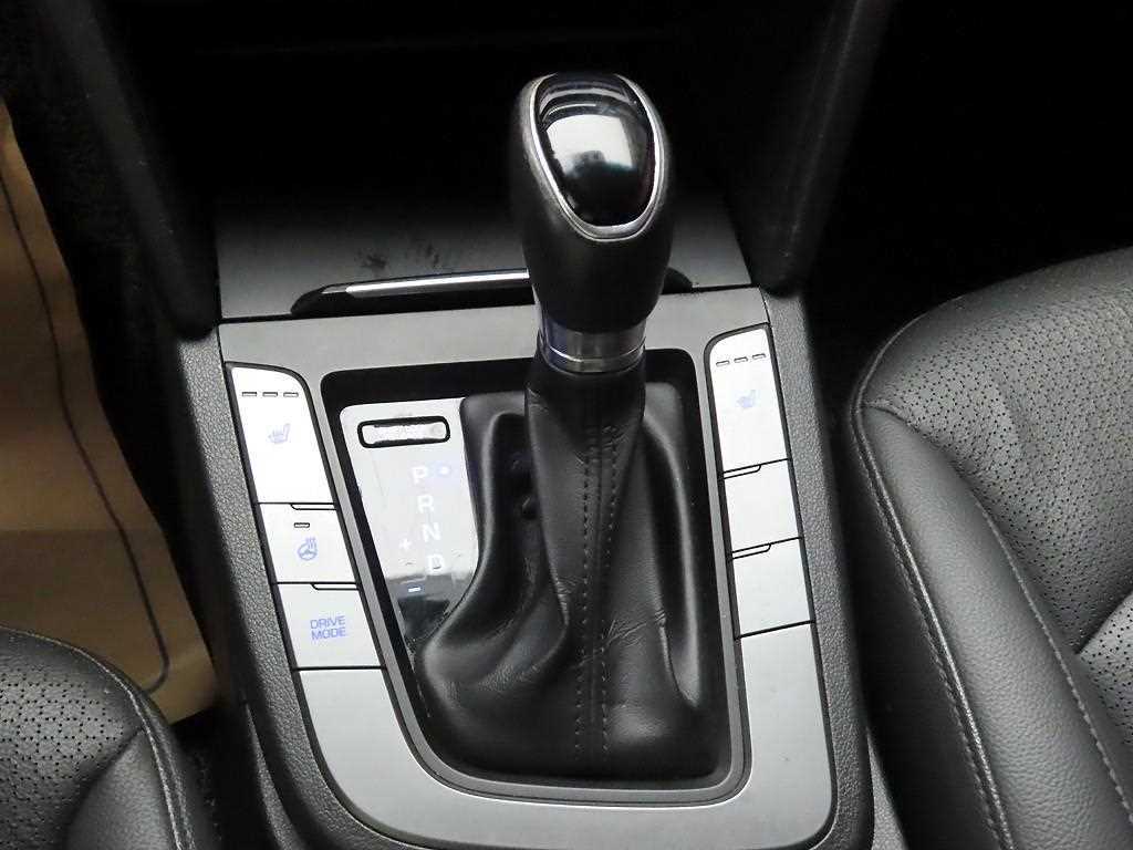 HYUNDAI Avante - Vista 11