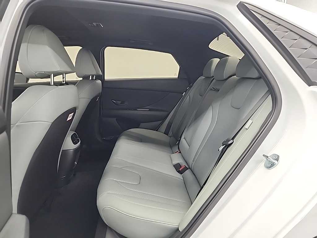 HYUNDAI Avante - Vista 12