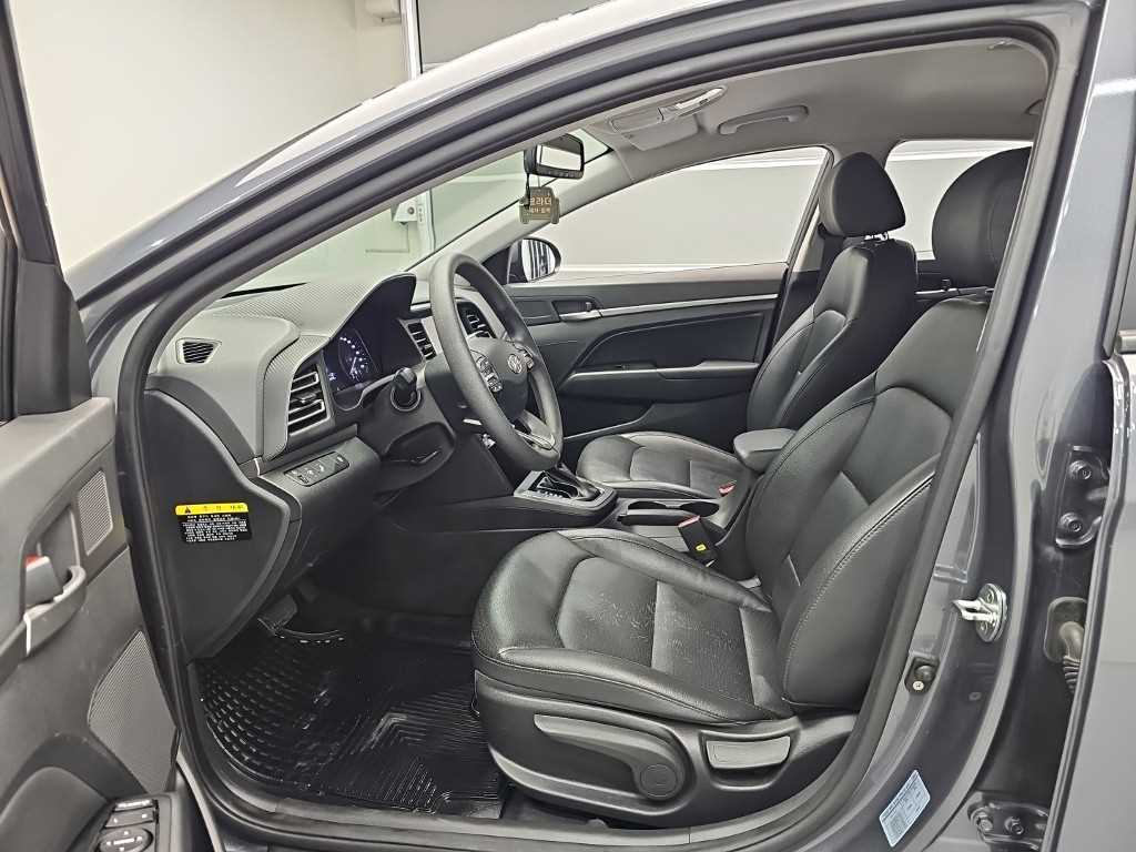 HYUNDAI Avante - Vista 11