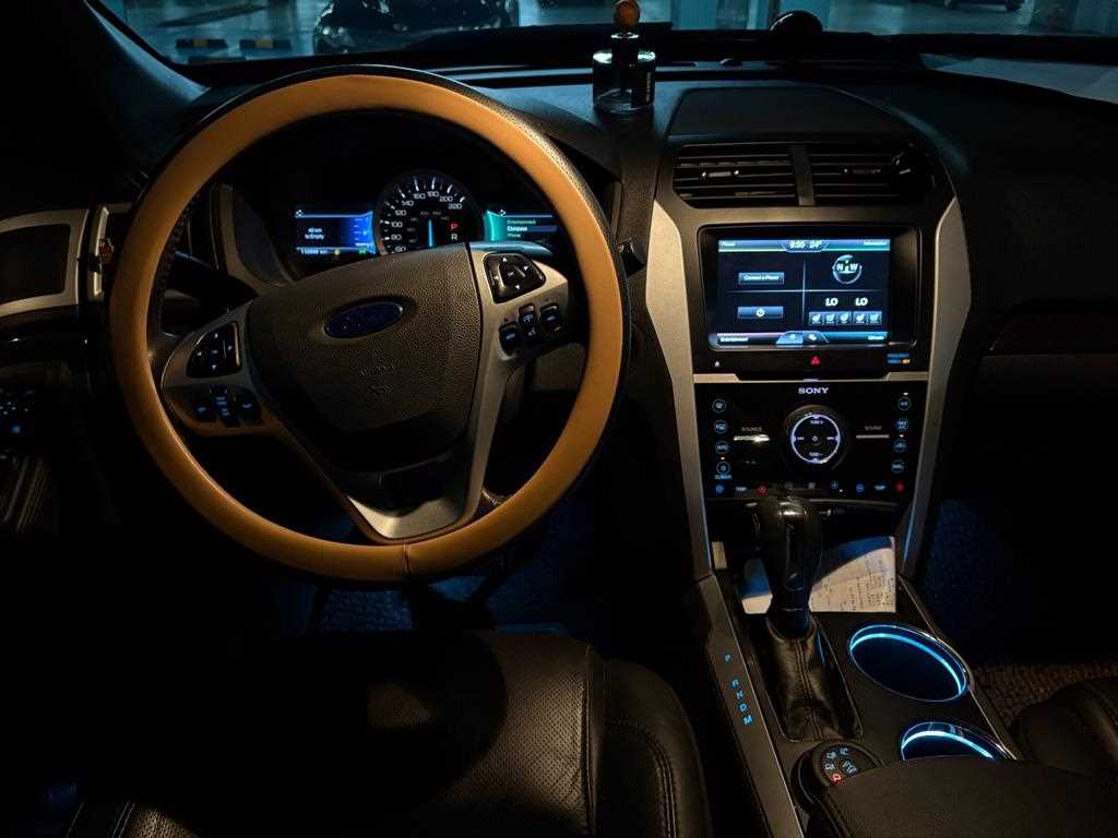Ford Explorer - Vista 8