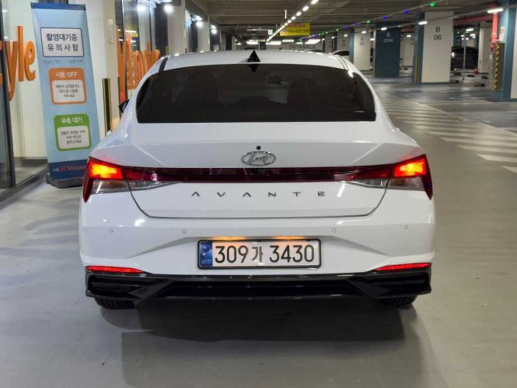 HYUNDAI Avante - Vista 5