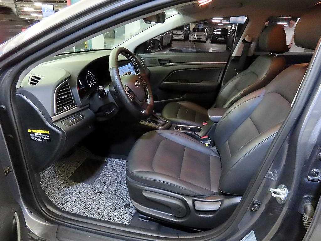HYUNDAI Avante - Vista 6