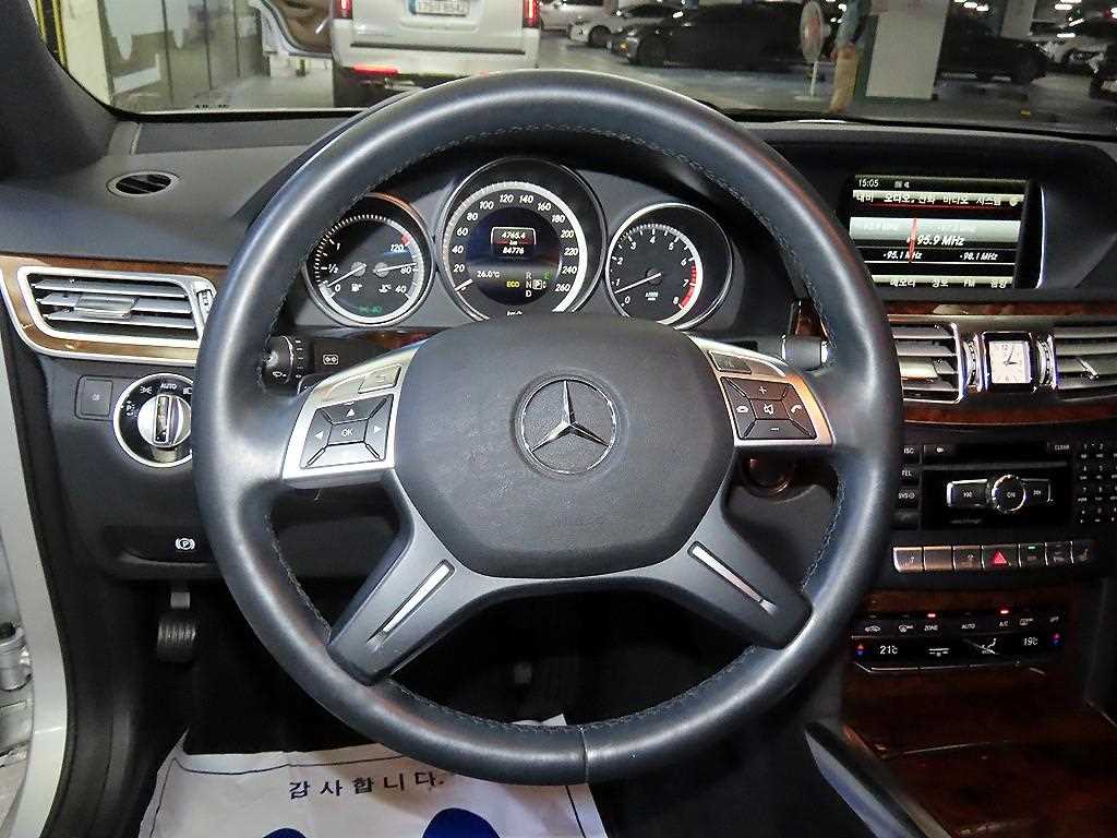 Mercedes Benz E class - Vista 8