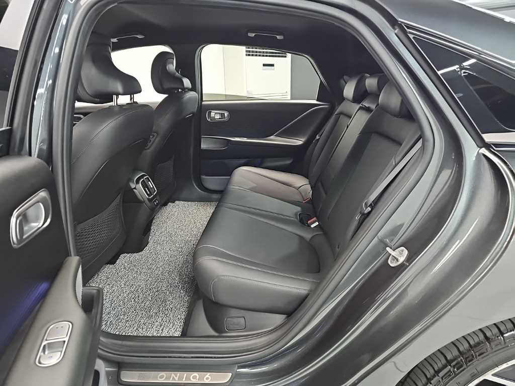 HYUNDAI Ioniq 6 - Vista 12