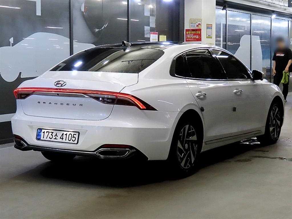 HYUNDAI Grandeur - Vista 4