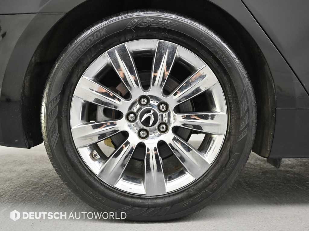 HYUNDAI Equus - Vista 5