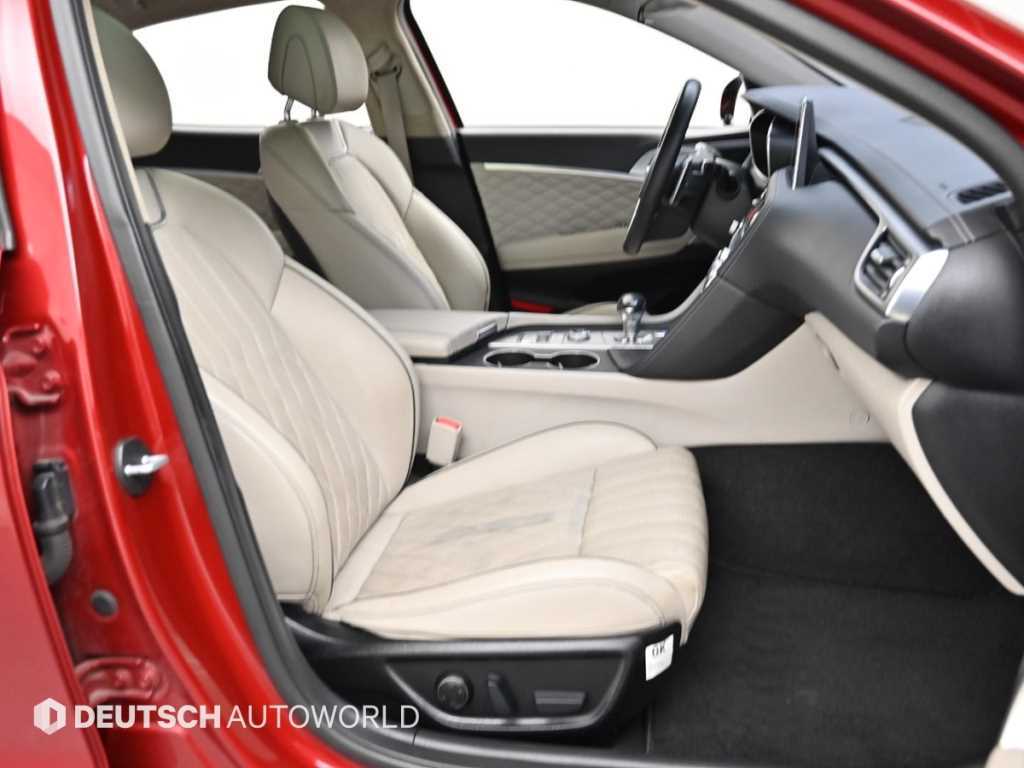 Genesis G70 - Vista 12