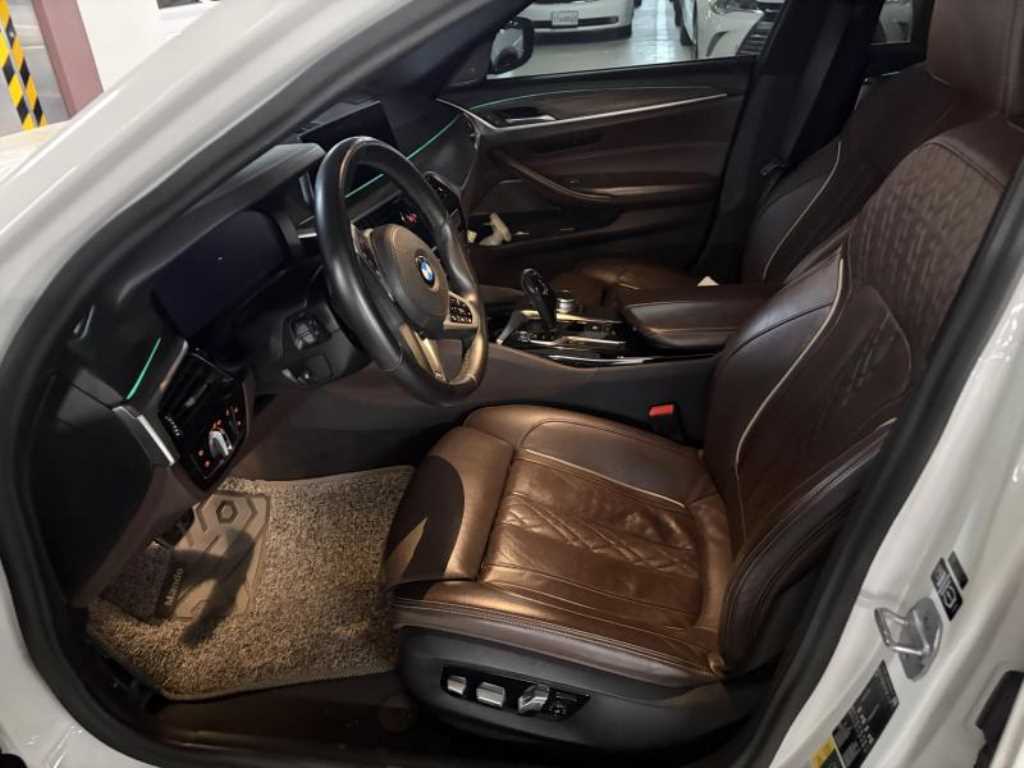 BMW 5 Series - Vista 5