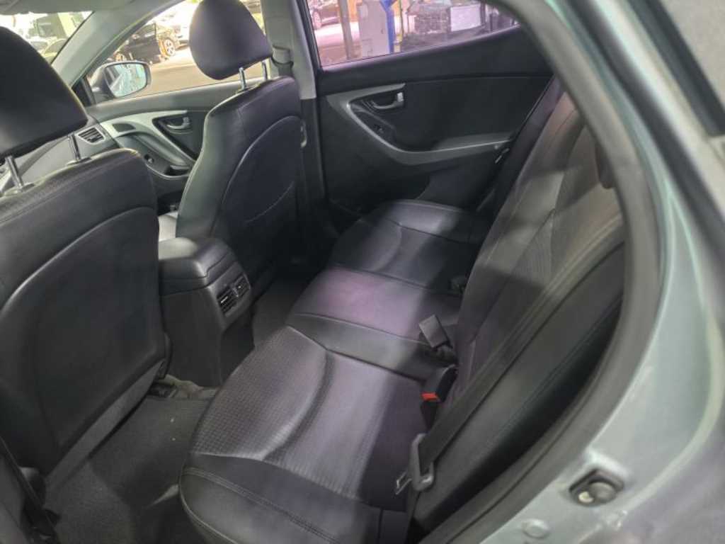 HYUNDAI Avante - Vista 6