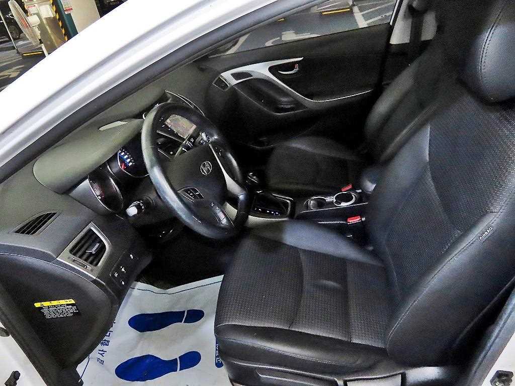 HYUNDAI Avante - Vista 6