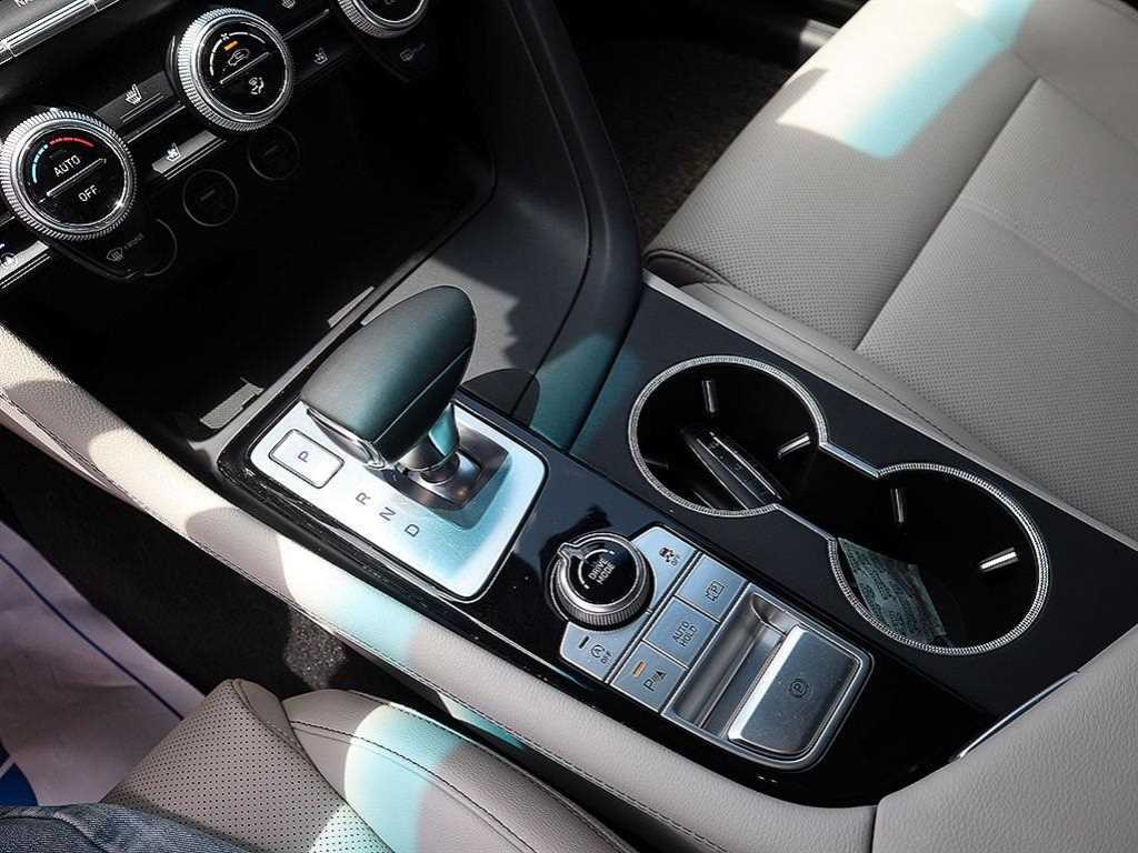 Genesis G70 - Vista 12