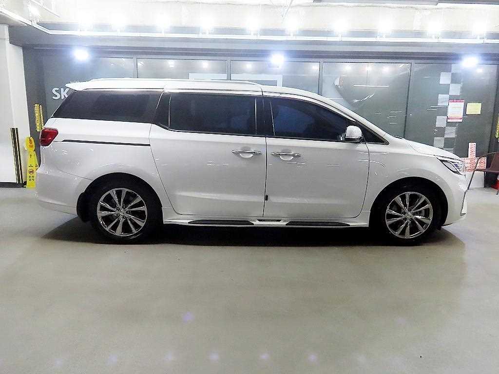 KIA Carnival - Vista 3