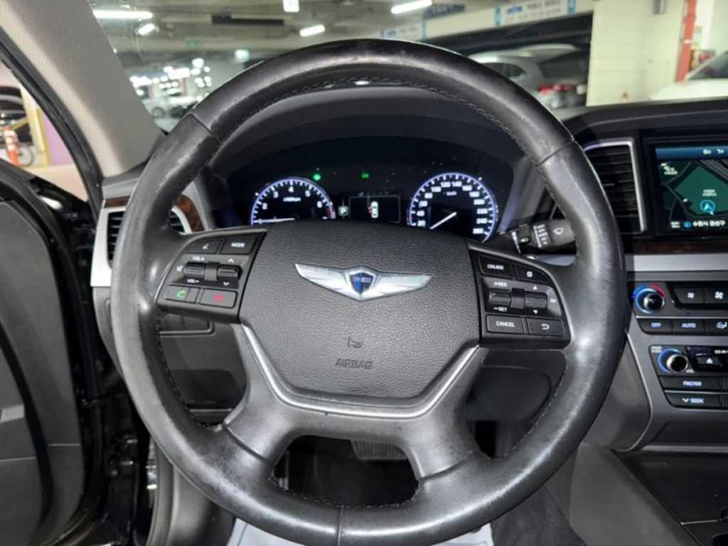 HYUNDAI Genesis - Vista 8