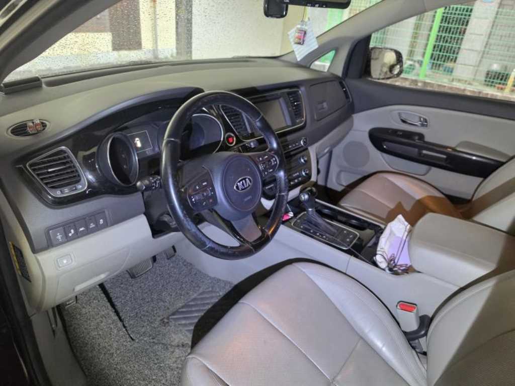KIA Carnival - Vista 6