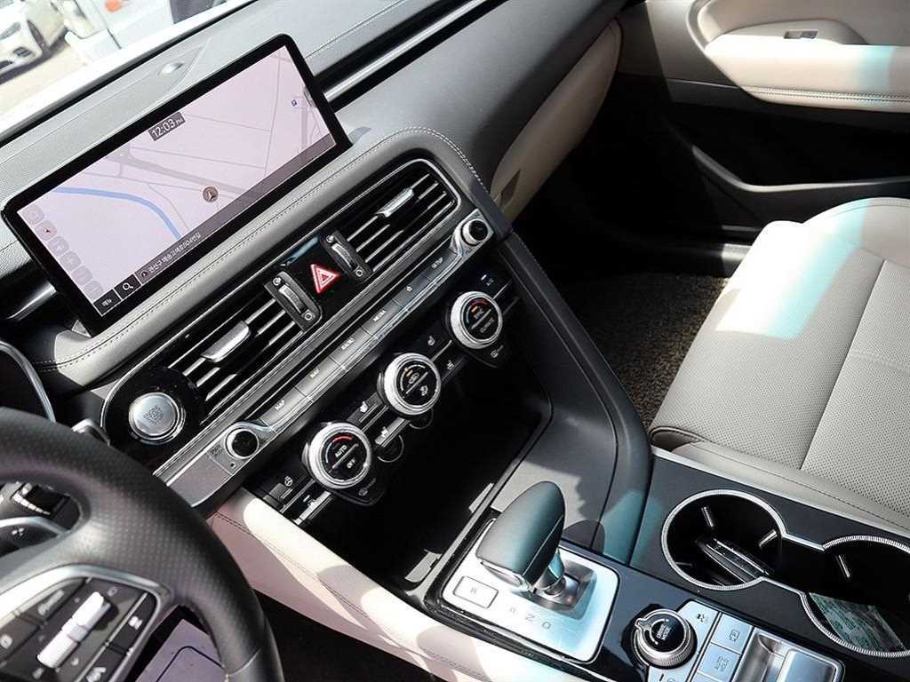 Genesis G70 - Vista 10