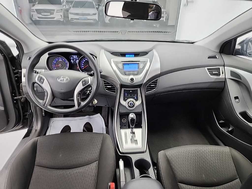 HYUNDAI Avante - Vista 7