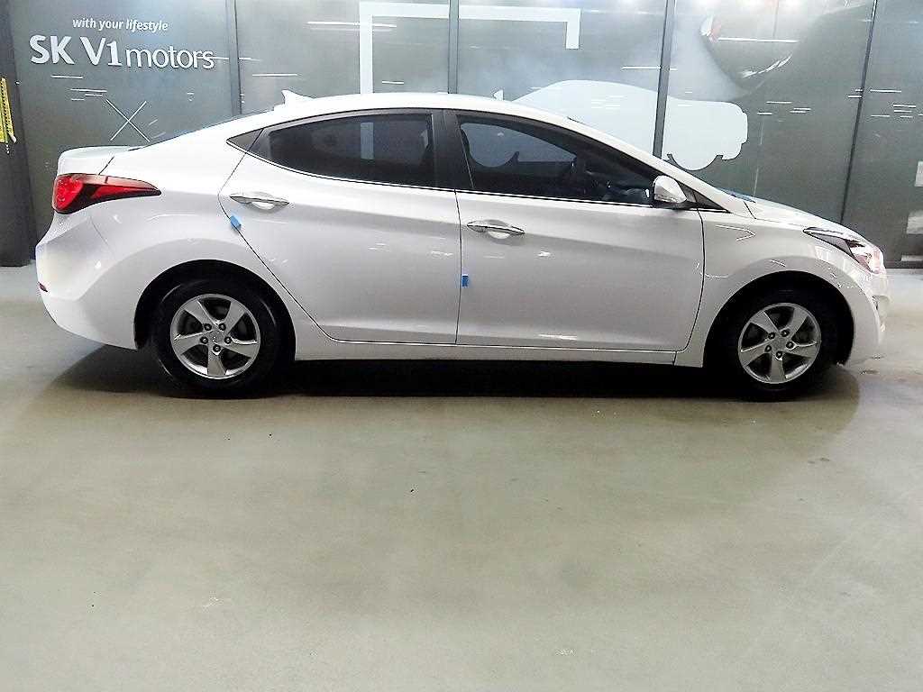HYUNDAI Avante - Vista 3