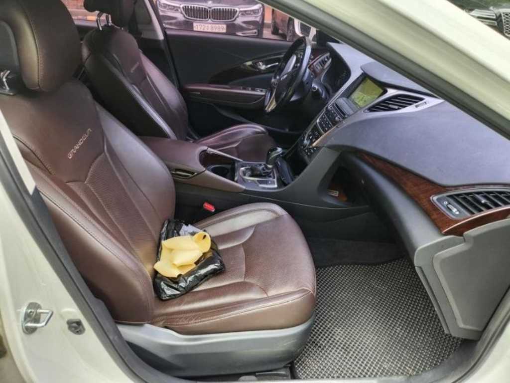 HYUNDAI Grandeur - Vista 8