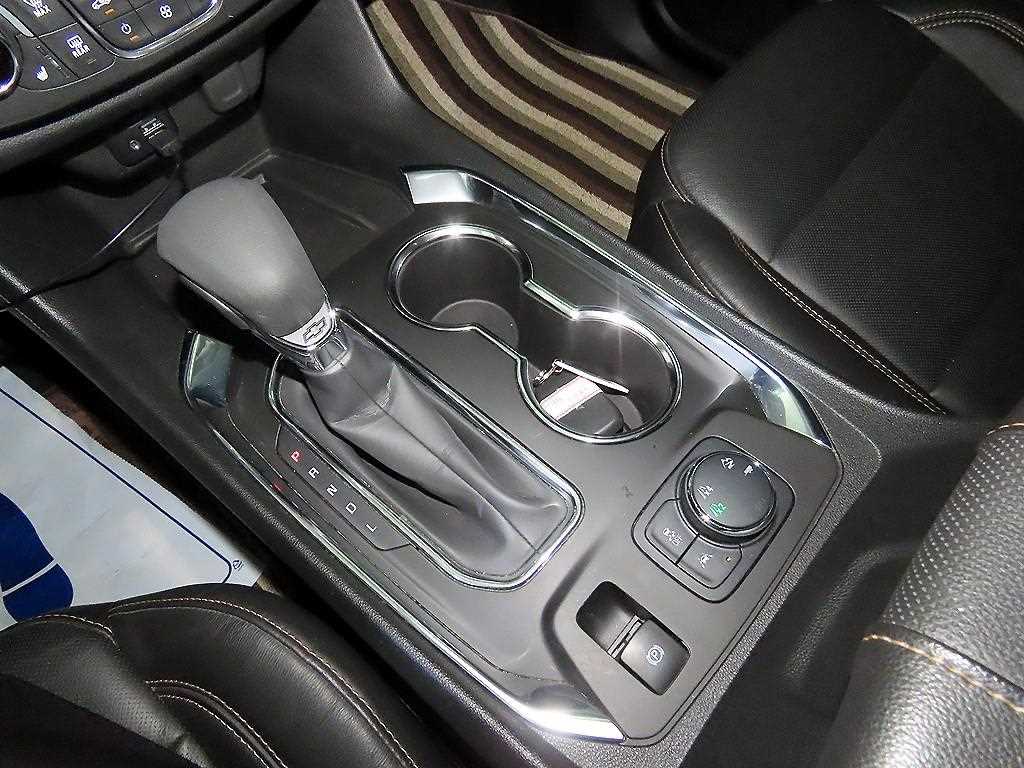 Chevrolet Travers - Vista 12