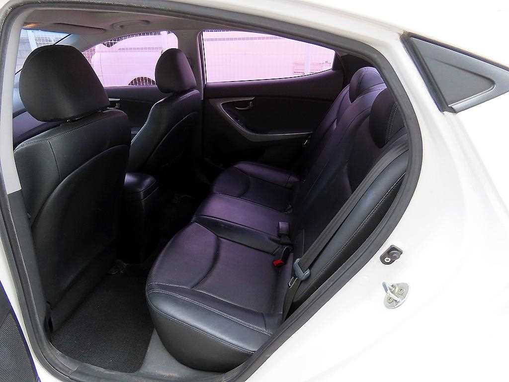 HYUNDAI Avante - Vista 6