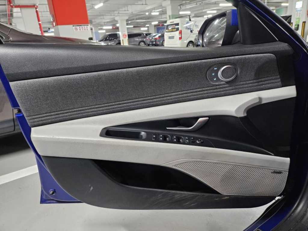 HYUNDAI Avante - Vista 9