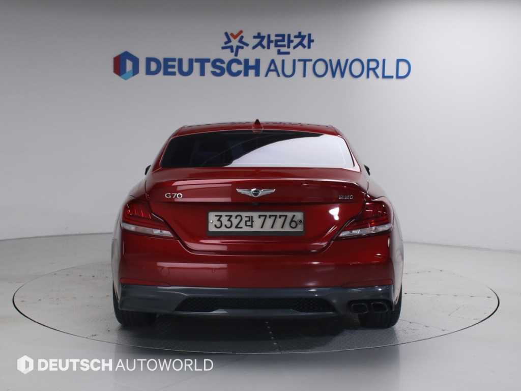 Genesis G70 - Vista 4