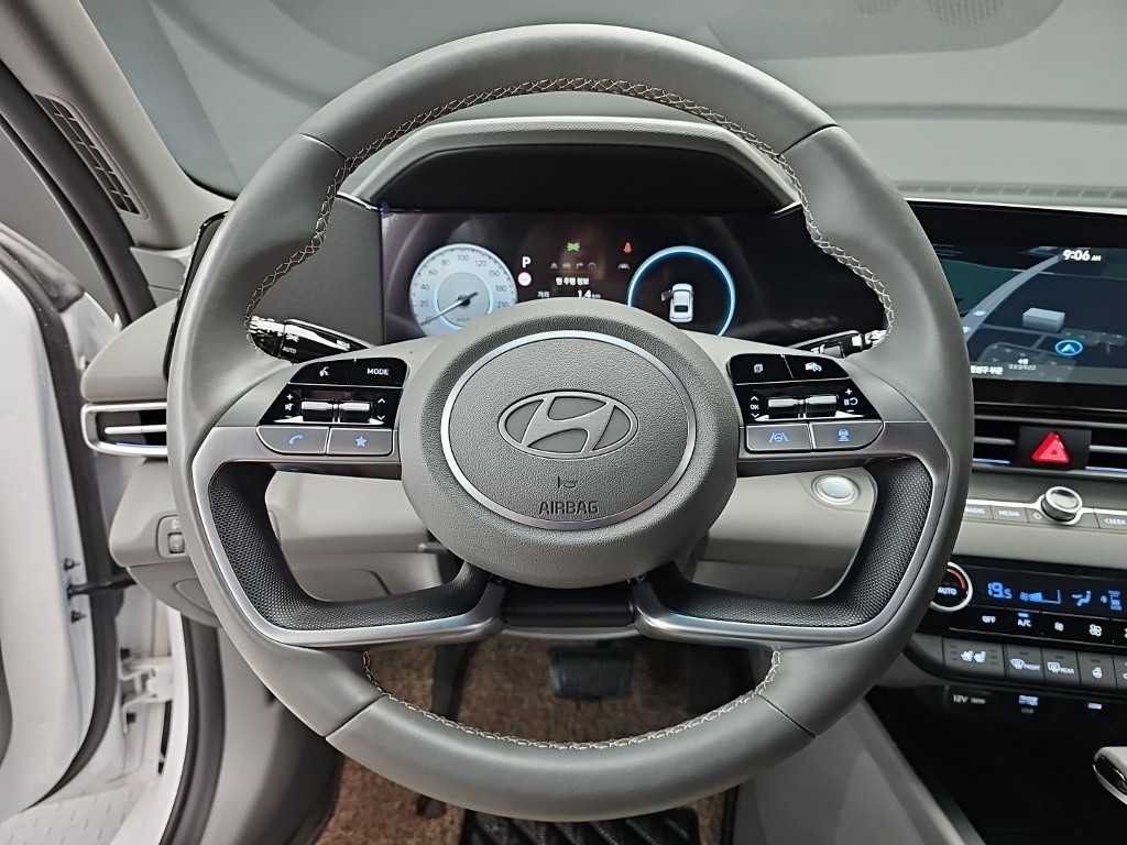 HYUNDAI Avante - Vista 9