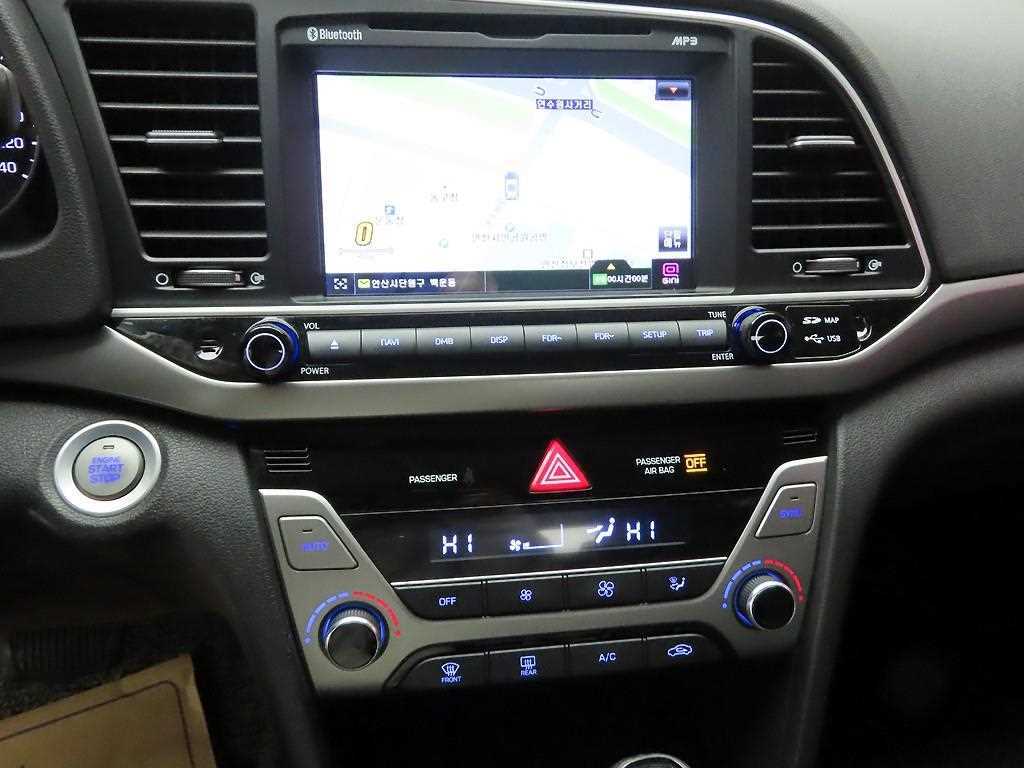 HYUNDAI Avante - Vista 10