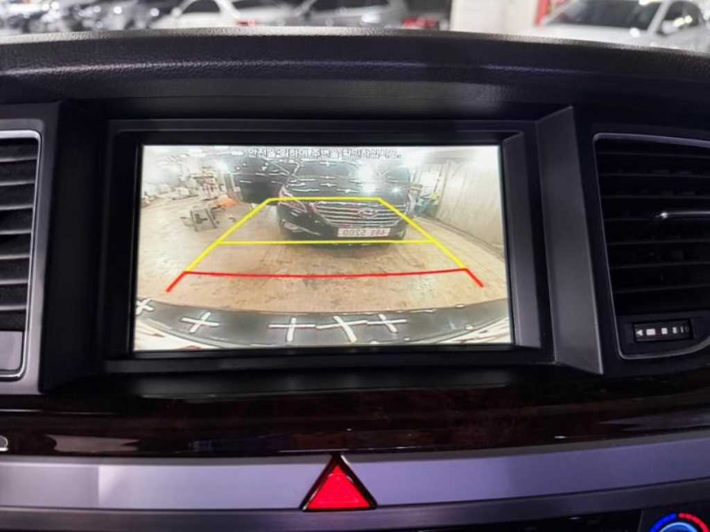 HYUNDAI Genesis - Vista 11
