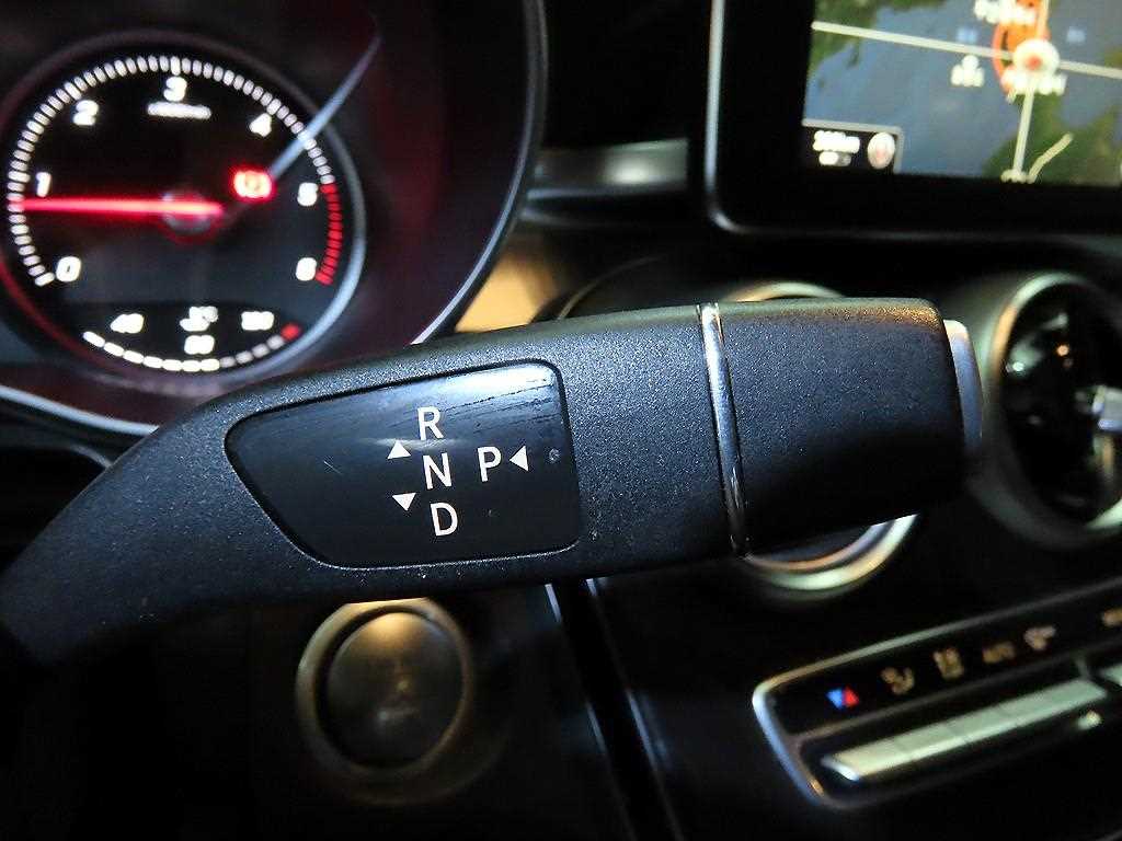 Mercedes Benz GLC Class - Vista 12