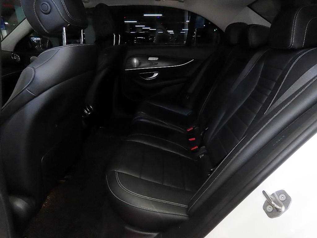Mercedes Benz E class - Vista 7