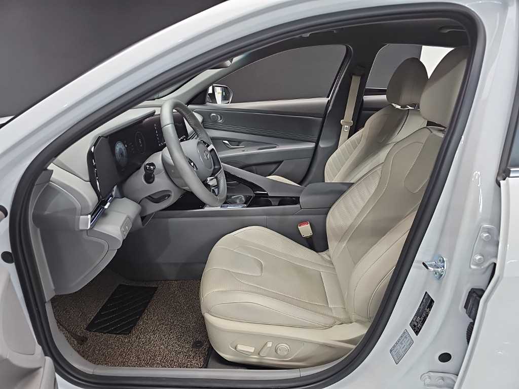 HYUNDAI Avante - Vista 11