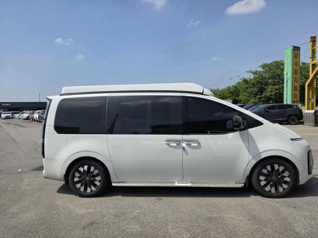 HYUNDAI Staria - Vista 5