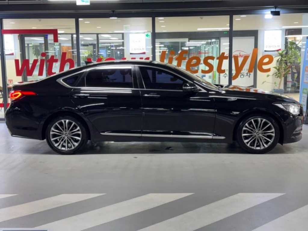 HYUNDAI Genesis - Vista 3