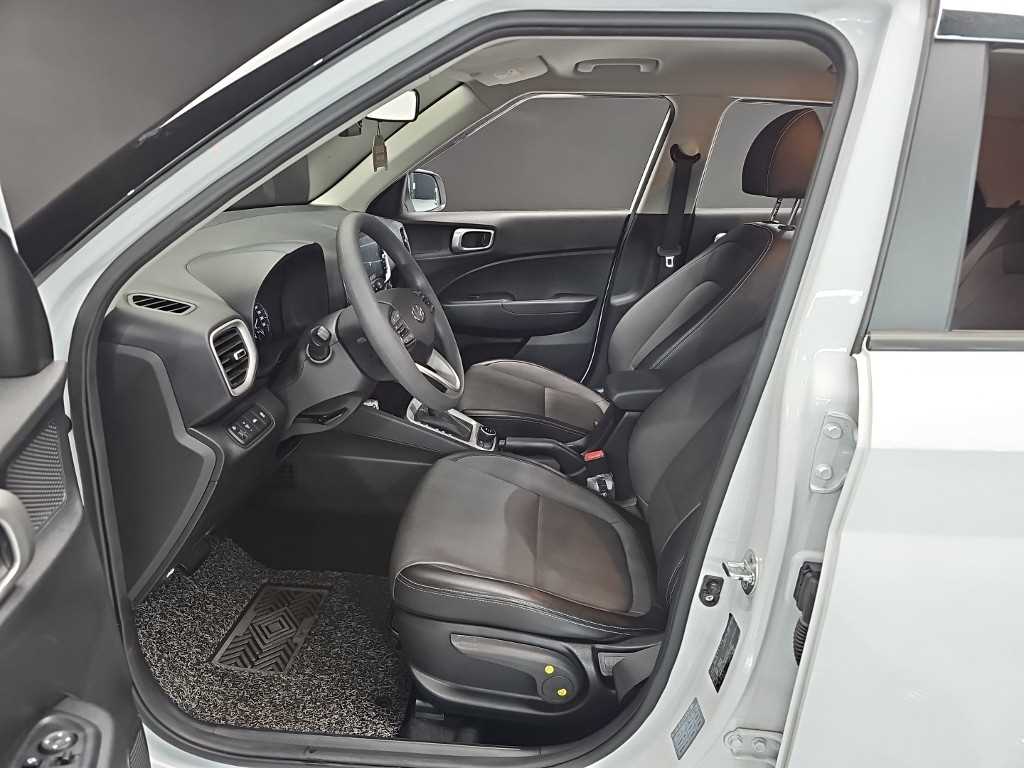 HYUNDAI Venue - Vista 11