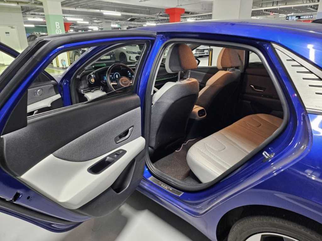 HYUNDAI Avante - Vista 12