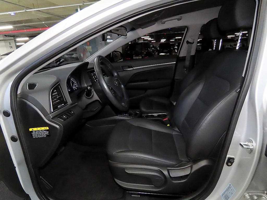 HYUNDAI Avante - Vista 6