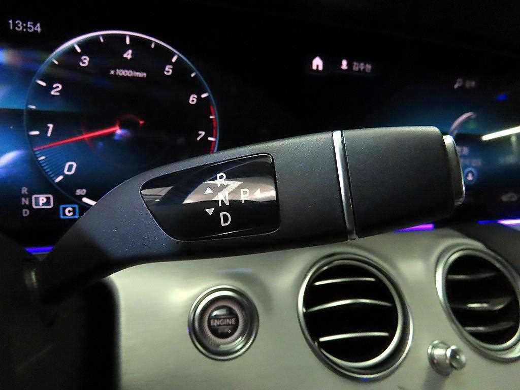 Mercedes Benz E class - Vista 12