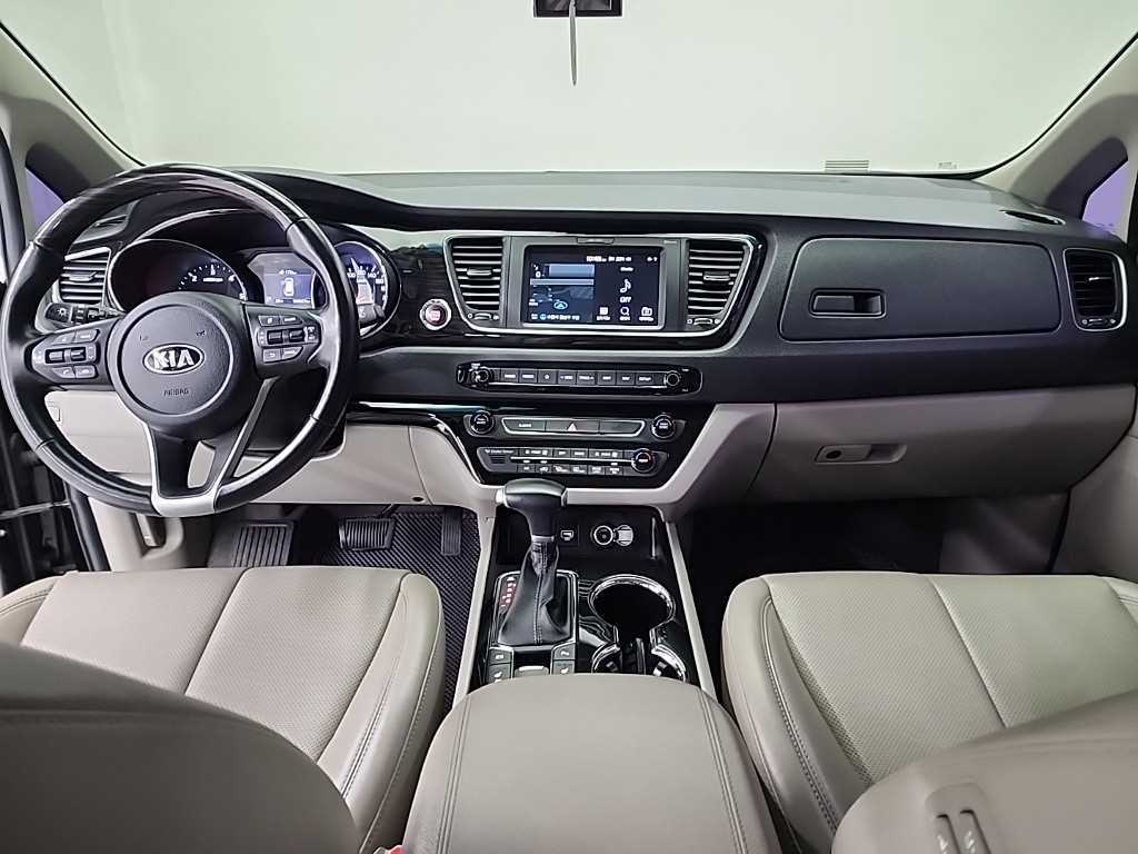 KIA Carnival - Vista 7