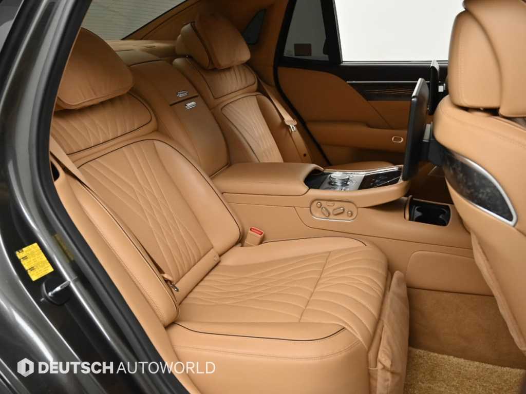 Genesis G90 - Vista 12