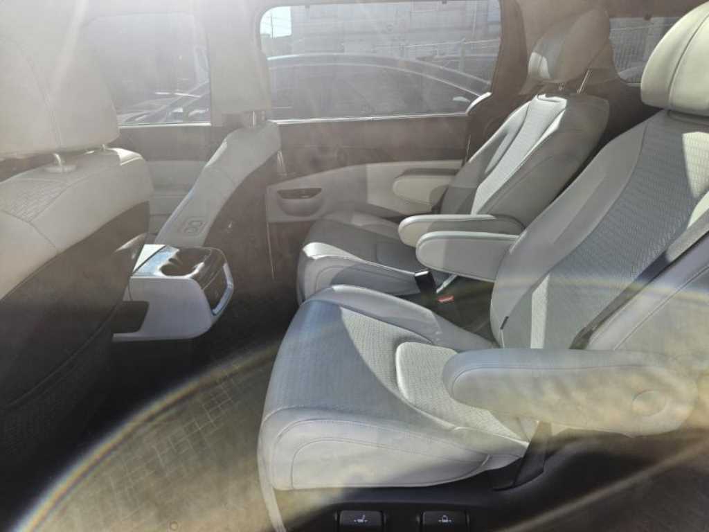 KIA Carnival - Vista 5