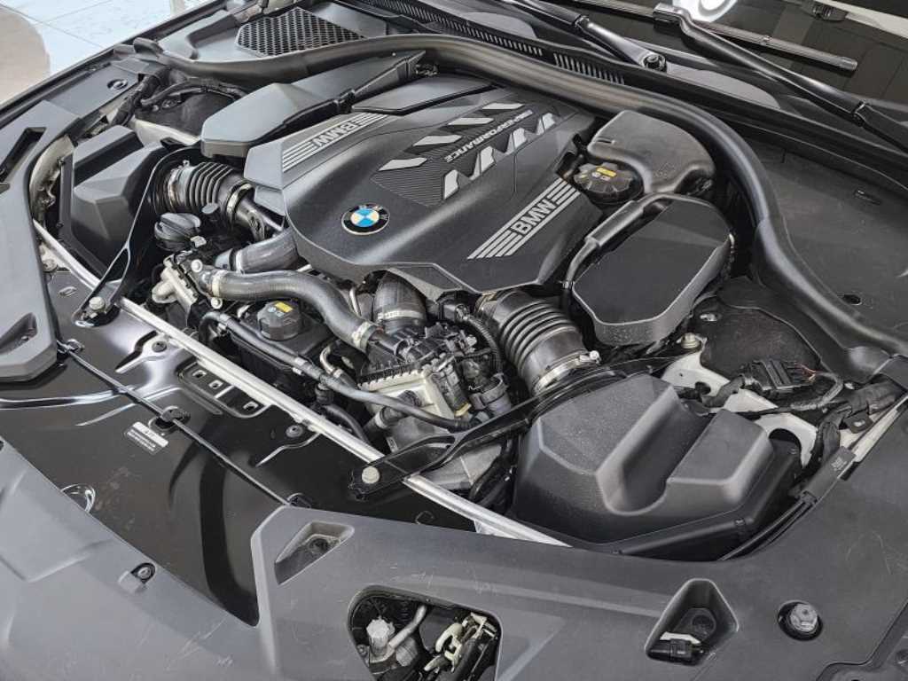 BMW 8 Series - Vista 6