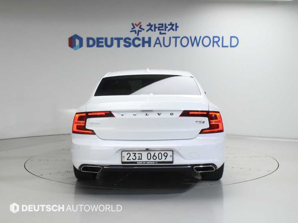 Volvo S90 - Vista 4